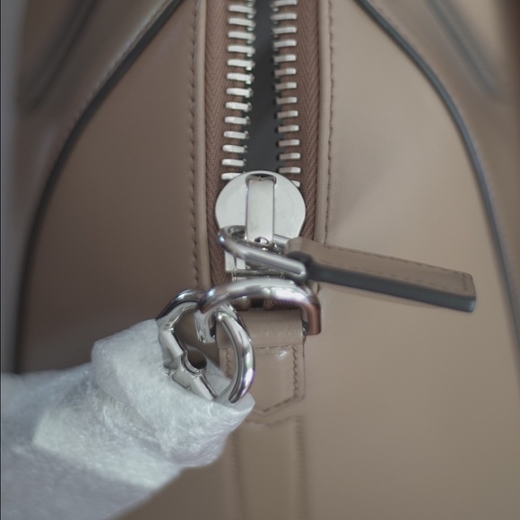 Stunning brand new givenchy Antigona in beige - Picture 4 of 4