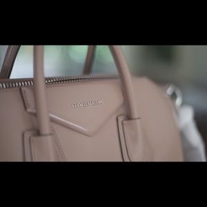Stunning brand new givenchy Antigona in beige