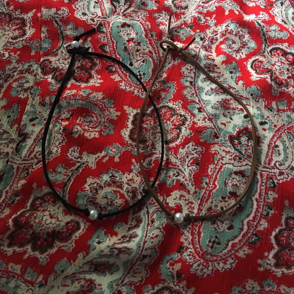 Single pearl necklace