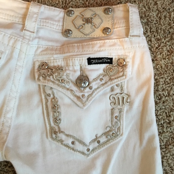 Size 25 White Miss Me jeans