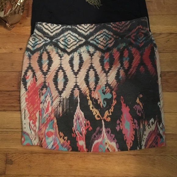 Pattern Skirt - Picture 2 of 3