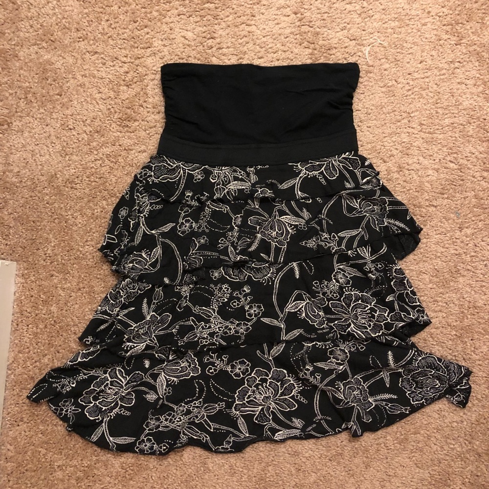 ♠️Little black floral dress♠️