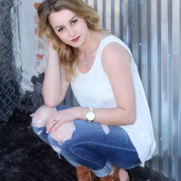 Meet your Posher, Holli - Picture 1 of 1