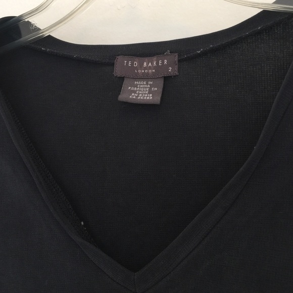 Black V-Neck Long Sleeve Tee - Picture 2 of 4