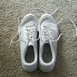 Cheer shoes