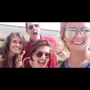 Meet your Posher, Joy