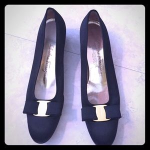Salvatore Ferragamo flats in black with gold