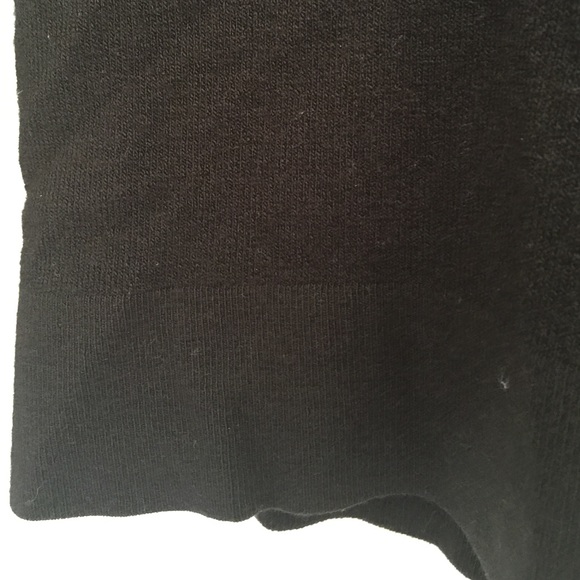 V Neck Lightweight Sweeter - Picture 3 of 3