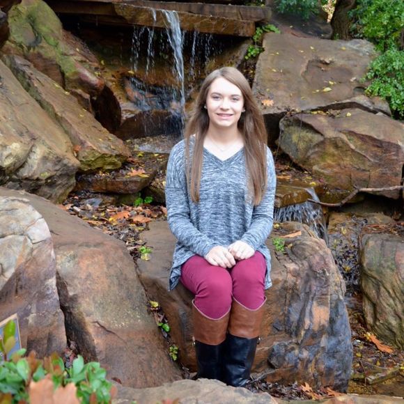 Meet your Posher, Macey - Picture 1 of 1