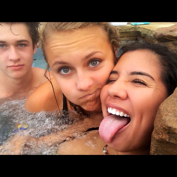 Meet your Posher, Arianna - Picture 2 of 4