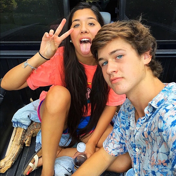 Meet your Posher, Arianna - Picture 3 of 4