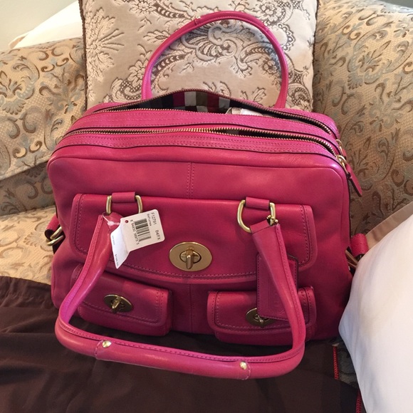 Coach Leather Peyton - Picture 2 of 4