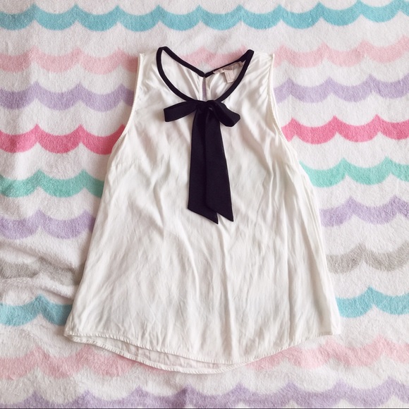 Forever 21 Tops - Black and white bow blouse Forever 21 Tops - Black and white bow blouse
