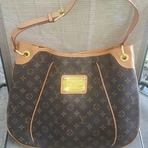 1 HOUR SALE Louis V. monogram shoulder bag
