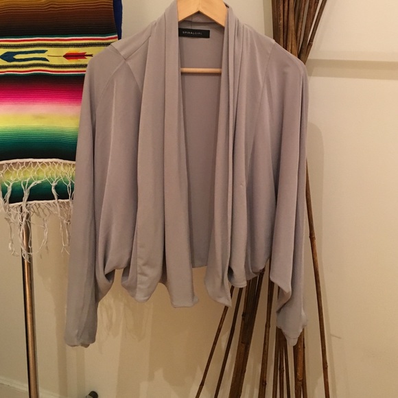 Cropped grey jacket