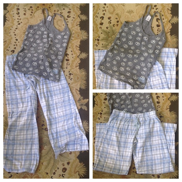 Cute & Comfy 2 PC Peace Sleepwear Size L - Picture 2 of 4