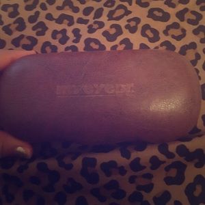 A glasses case