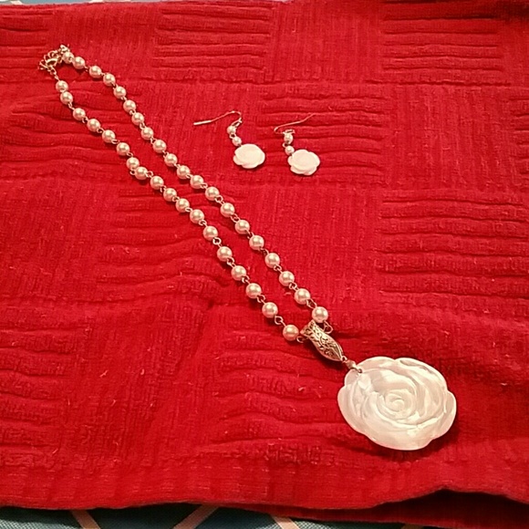 Flower necklace
