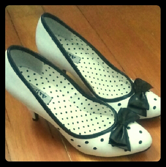 Adorable Retro White and Black Polka Dot Pumps