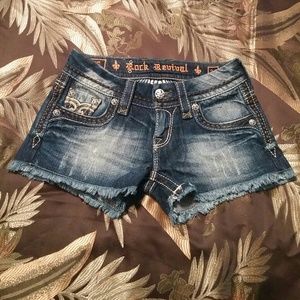 Like New Rock Revival Lousie Shorts Size 24