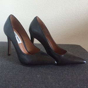 Black leather Steve Madden heels