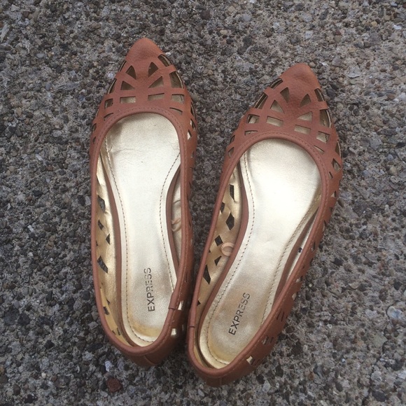 Express Shoes - EXPRESS laser cut tan pointed flat