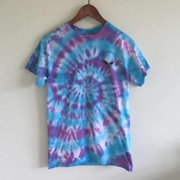 Tie Dye Alien Graphic tee!! 👽