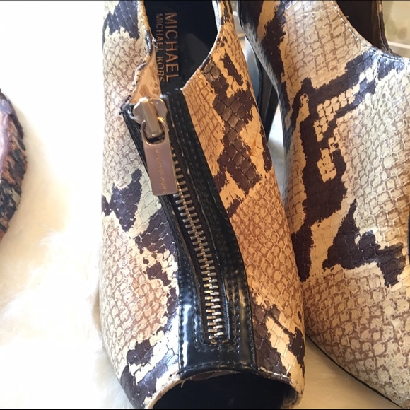 Michael Kors zipper heels - Picture 2 of 4