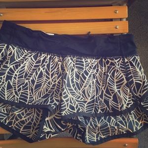 Lululemon size 6 running shorts