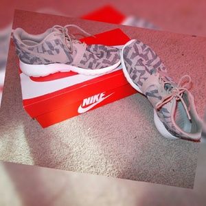 Womens Nike Roshe One KJCRD