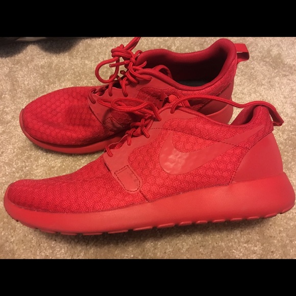All red Nike Roshe