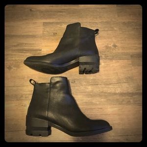 Aldo Black almond toed chunky heel booties