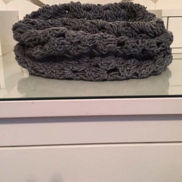 hand crochet winter cowl - grey wool - Picture 4 of 4