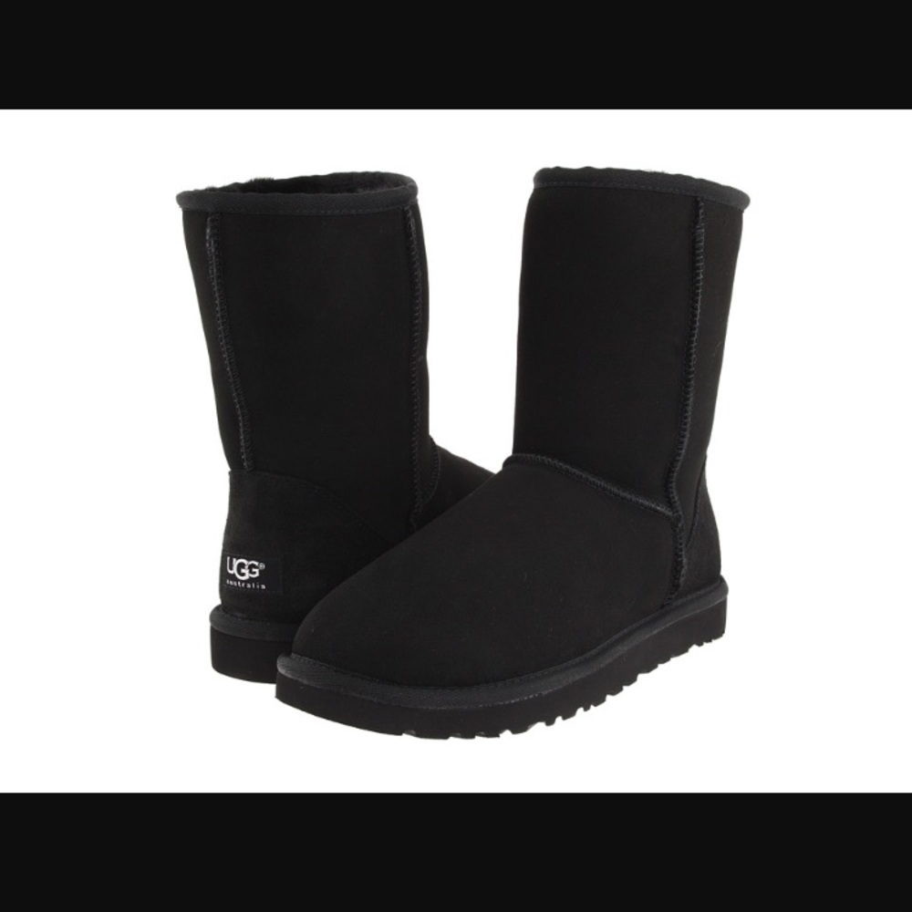 Black short ugg boots