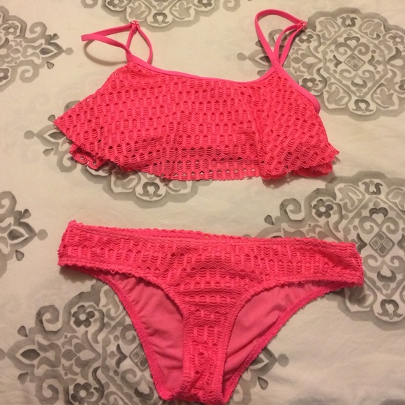 Hot pink Roxy bikini - Picture 1 of 4