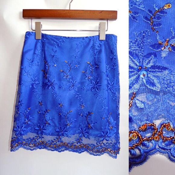 Embellished lace mini skirt