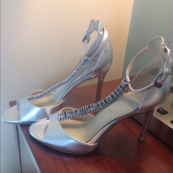 Silver high heel strapped sandal - Picture 2 of 3