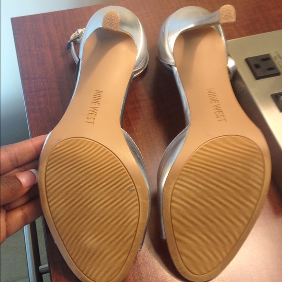 Silver high heel strapped sandal - Picture 3 of 3