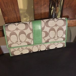 Coach Signature Wallet in Kelly Green
