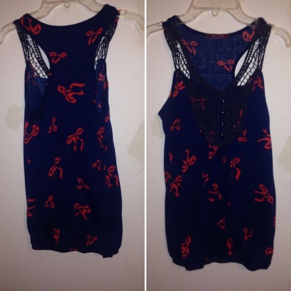 Red bows and blue lace shirt