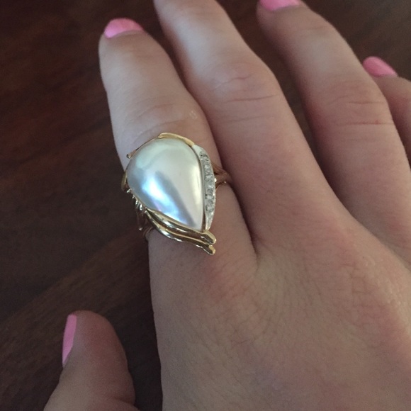 Pearl and gold ring