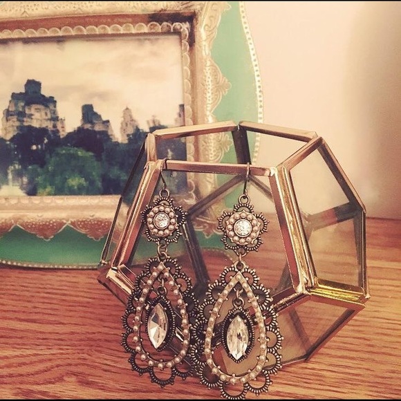 Pearl & Crystal Floral Earrings