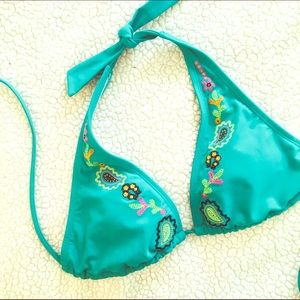 XHILIRATION Paisley Bikini Top