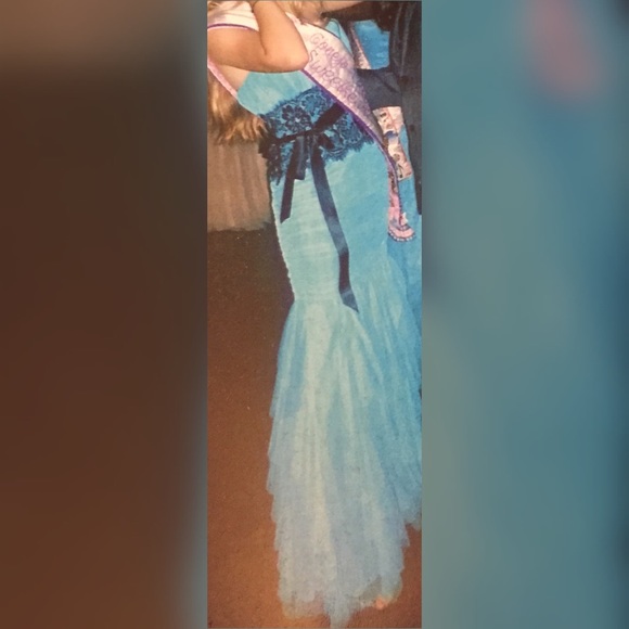Aqua mermaid style prom dress with black lace - Picture 4 of 4