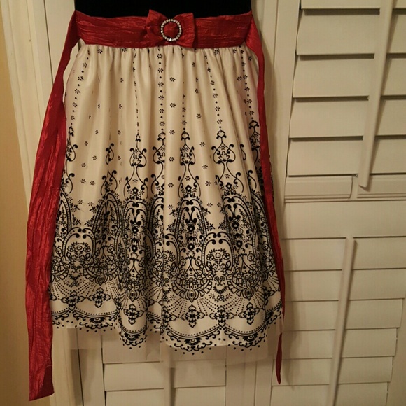 Dress - Picture 2 of 4