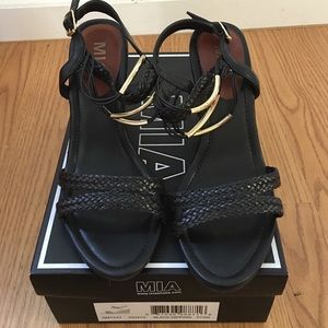 NWOT MIA shoes 7.5 Kenya wedge