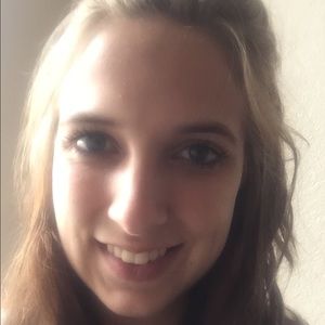 Meet your Posher, Caitlin