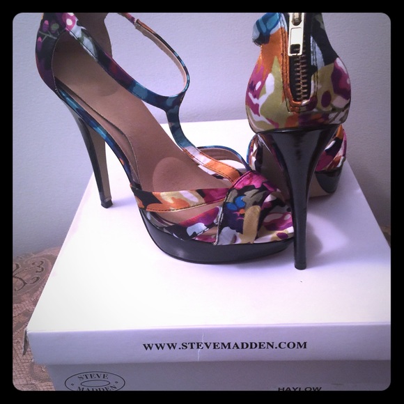 Steve Madden flower print shoes