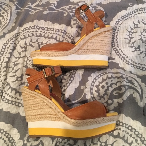 Super cute wedges - Picture 1 of 3