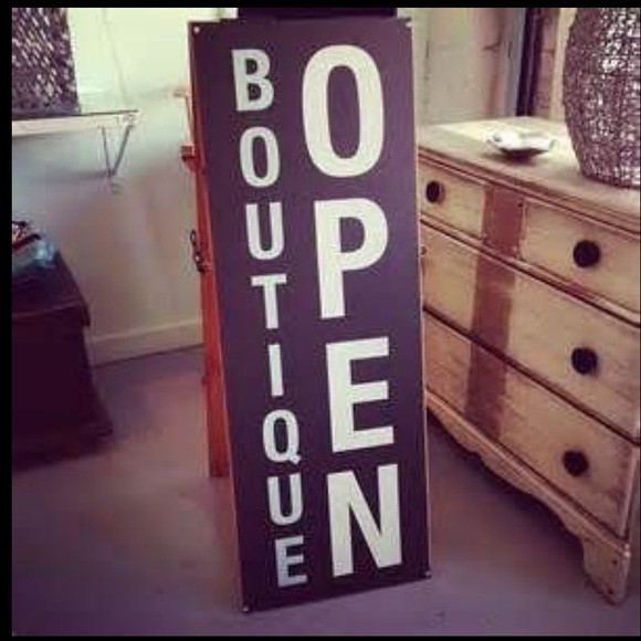 Closet is open again!! Happy poshing!